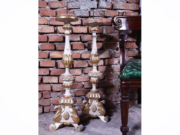 Pair of torch holders in white lacquered wood