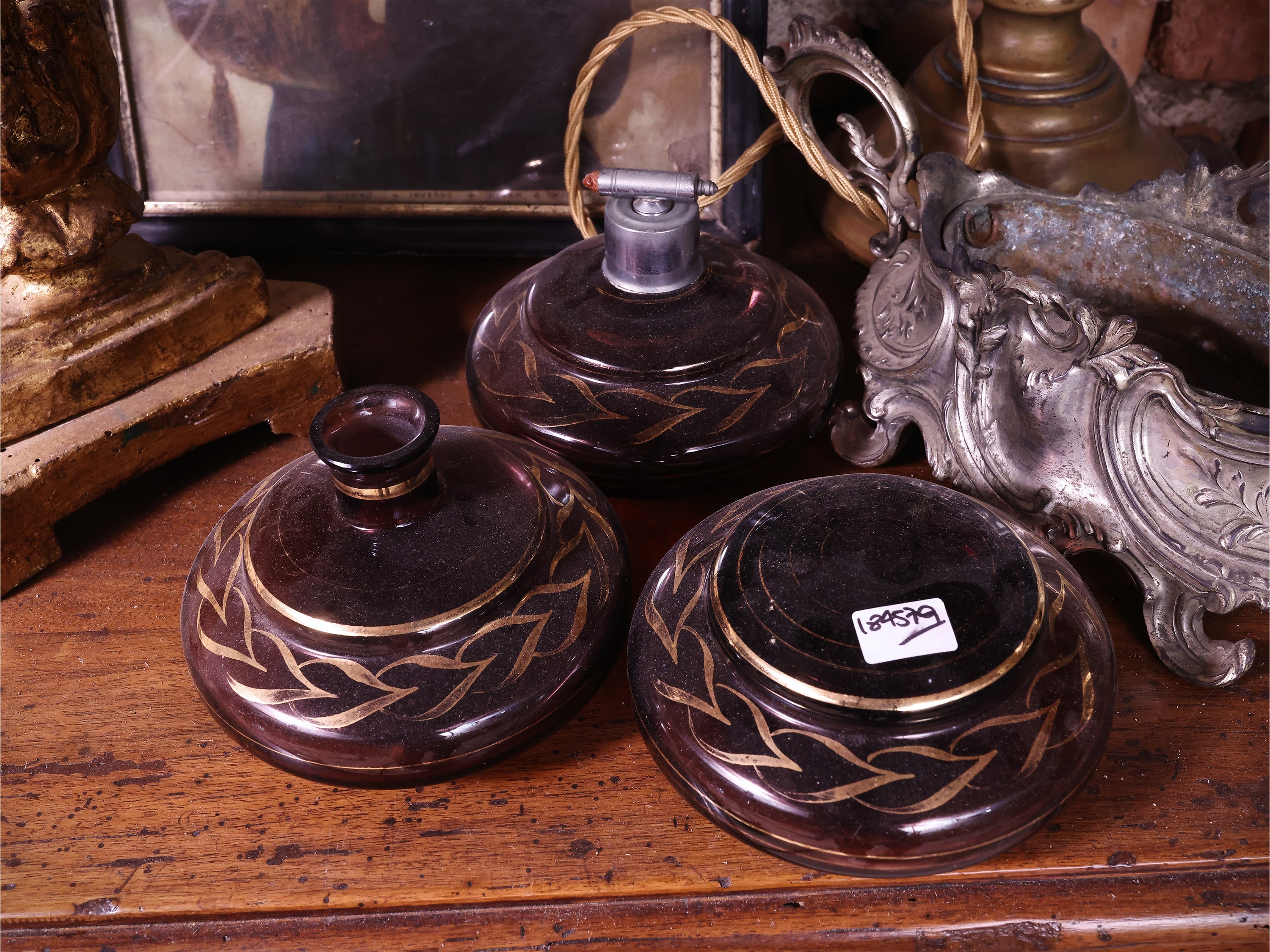 Miscellanea di curiosità d’epoca, XIX/XX secolo (flaconi da toilette e lume da tavolo)