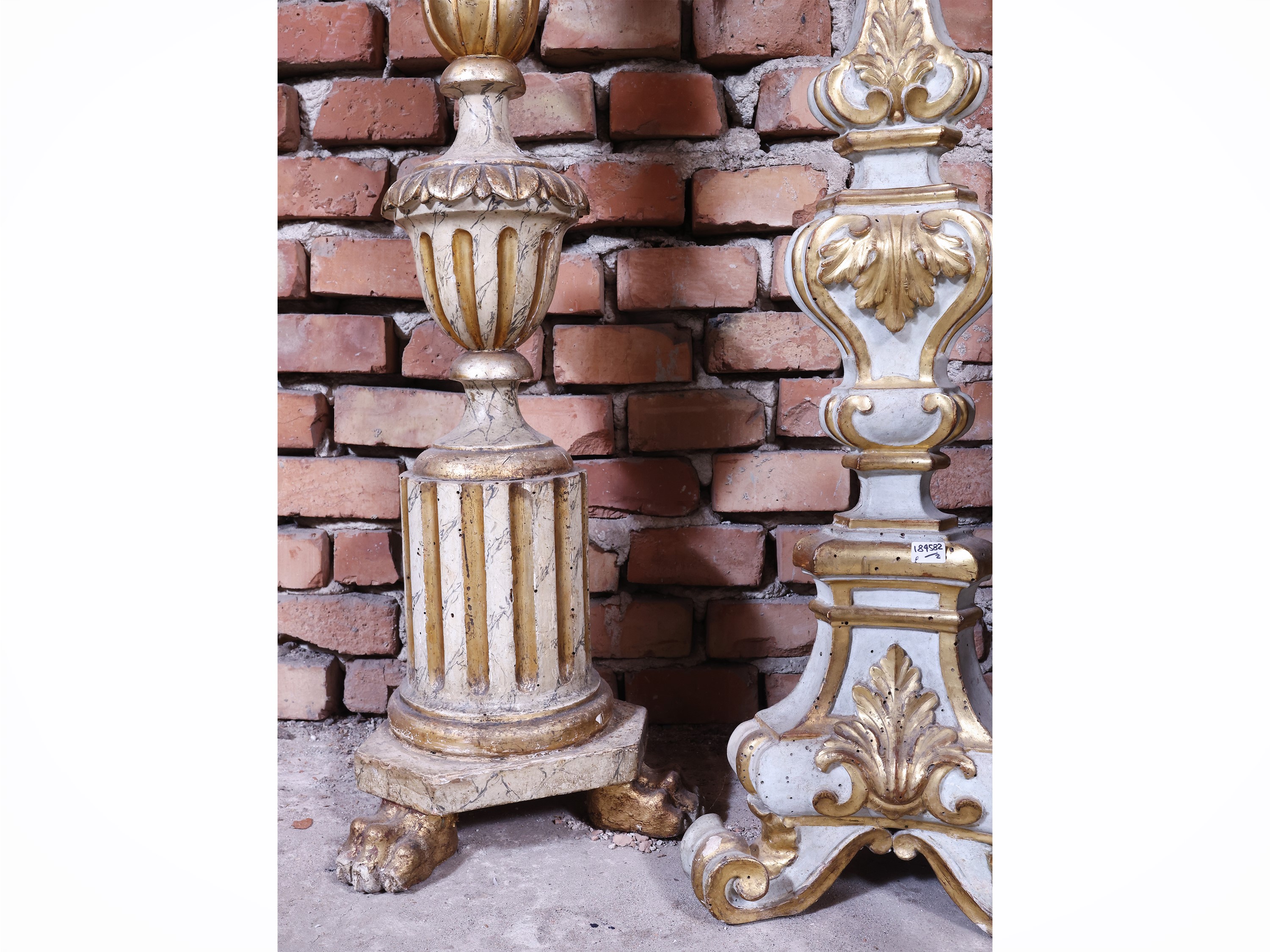 Due torciere in legno laccato bianco, XVIII/XIX secolo