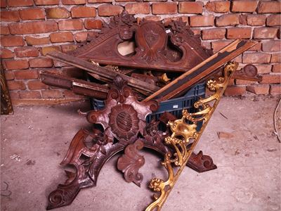 Miscellanea di frammenti in legno dorati