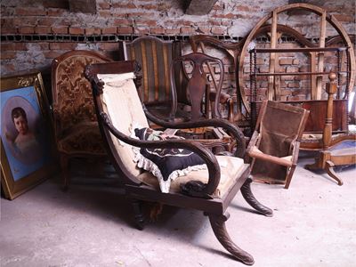 Insieme di arredi d’epoca da restaurare, XIX/XX secolo