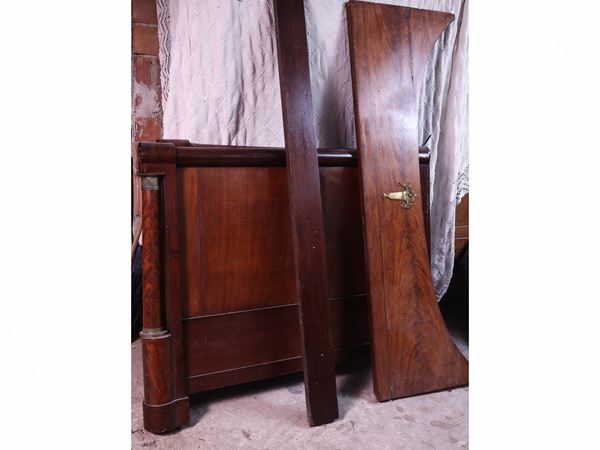 Sleigh bed veneered in mahogany feather
