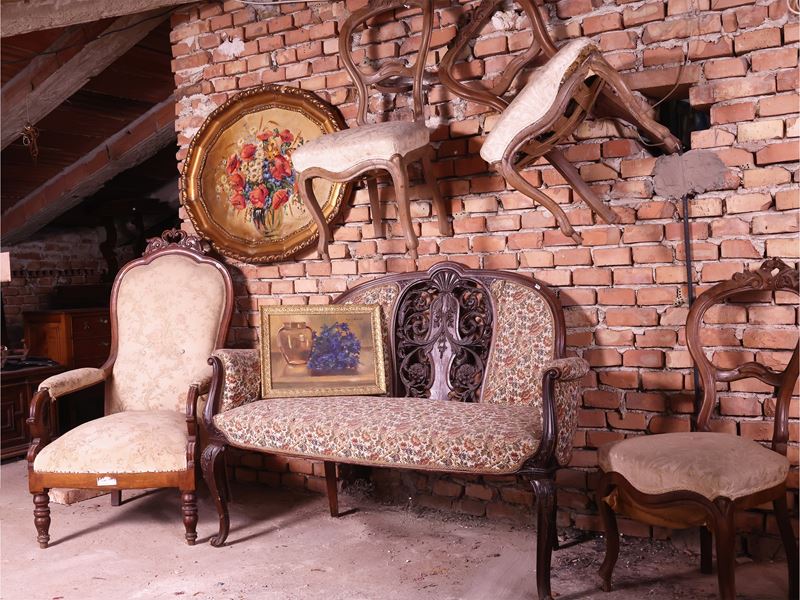 Arredi d’epoca e dipinti floreali, miscellanea