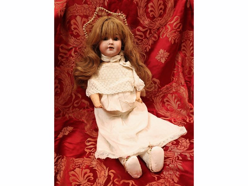 Bambola in biscuit con occhi mobili in vetro, inizi XX secolo