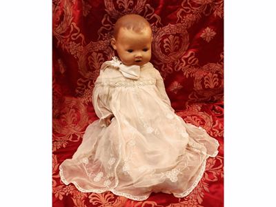 Germania, Inizio del XX secolo, Figura di neonato in materiale composito con occhi mobili in vetr...