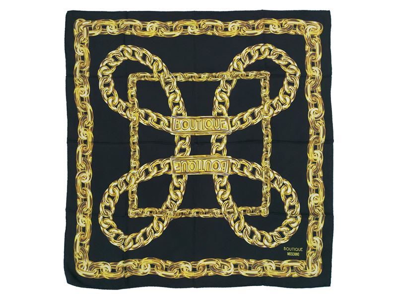 Moschino, Foulard in seta con motivo di catene su fondo nero