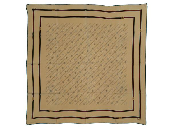 Gucci - Beige silk scarf with logos