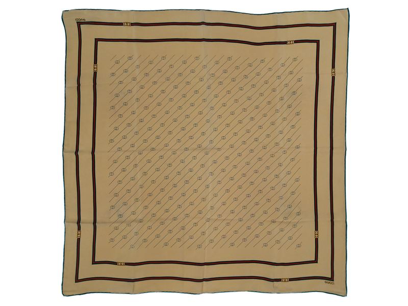 Gucci, Foulard in seta beige con loghi, 85x90 cm