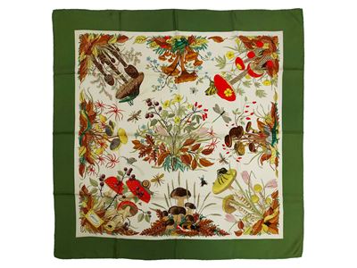 Gucci, Foulard in seta con motivo di foglie e funghi