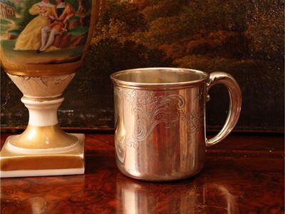 Boccale da collezione in argento sterling, incisione a foglie d’acanto e fiori (XX secolo)