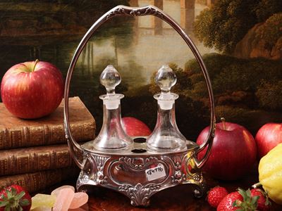 Oliera in lamina di argento, di gusto Art Nouveau, inizio XX secolo