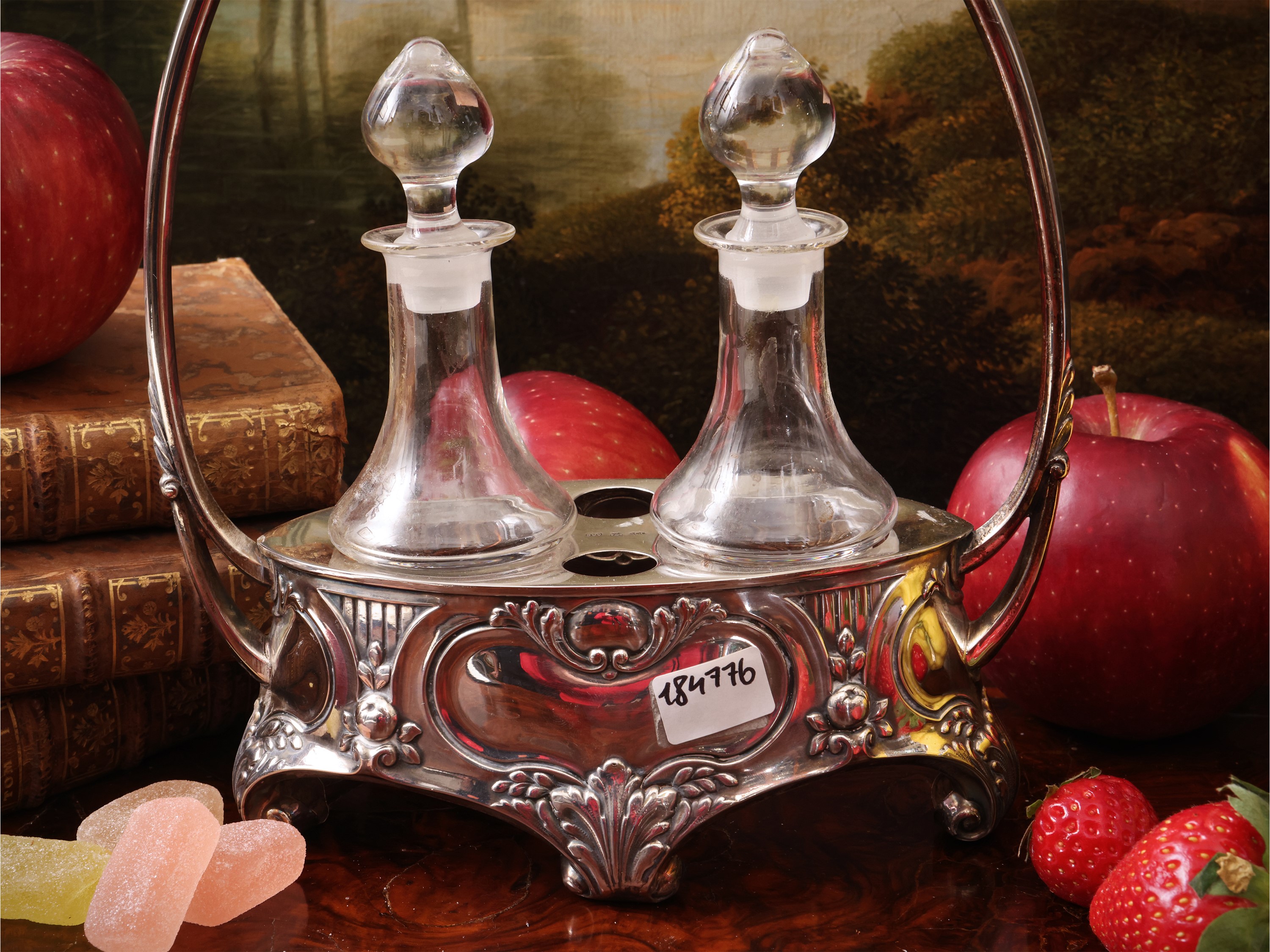 Oliera in lamina di argento, di gusto Art Nouveau, inizio XX secolo