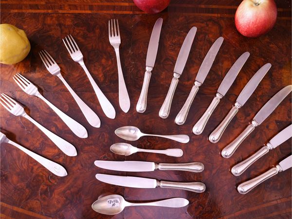 Miscellany of vintage silver cutlery