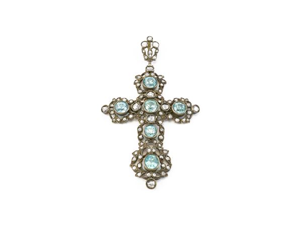 Croce pendente in 14Kt gold argento, rose di diamante e pietre di colore azzurro