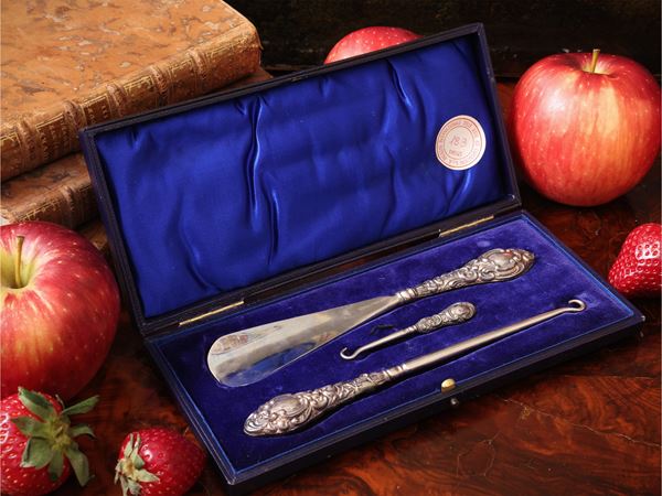 Silver toilet set