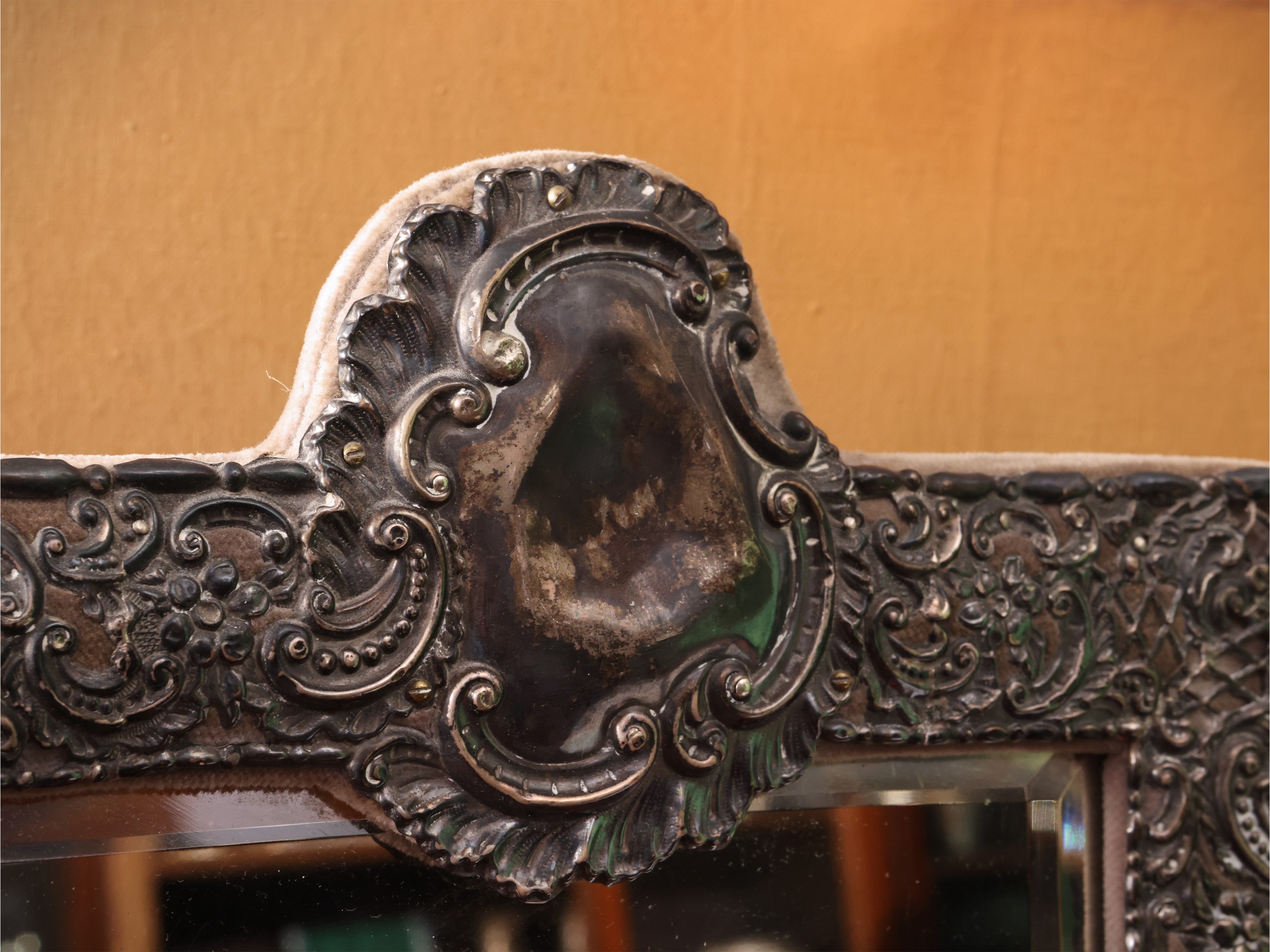 Chester, 1898, Specchio da toilette con cornice in argento