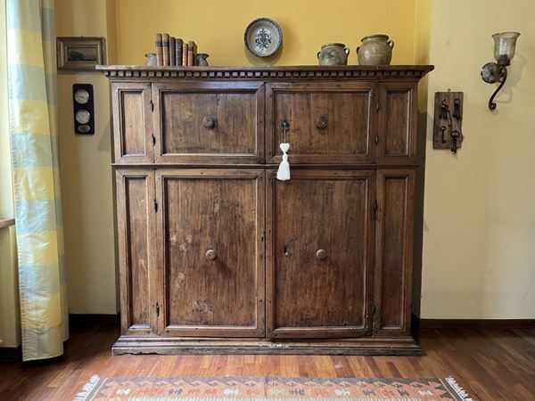 Grande credenza in noce