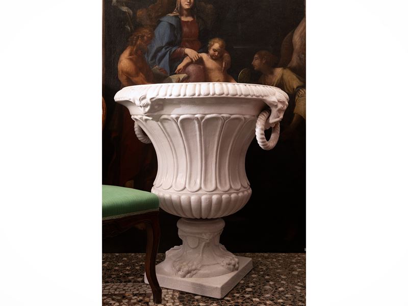 Monumentale vaso mediceo, terracotta invetriata