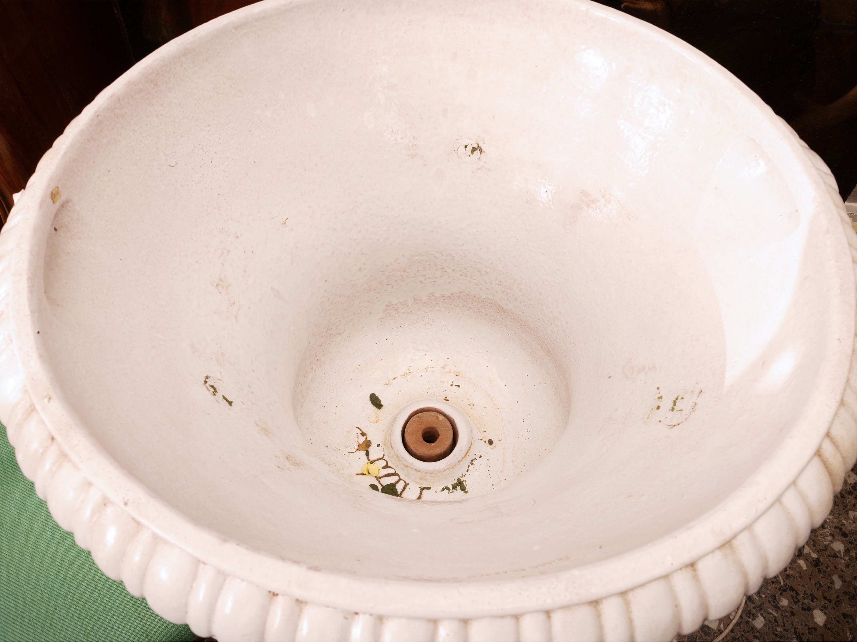 Monumentale vaso mediceo, terracotta invetriata