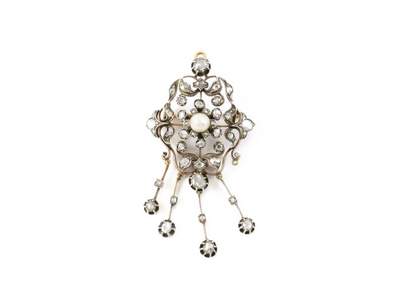 Spilla in argento, oro a basso titolo, rose di diamante e perle