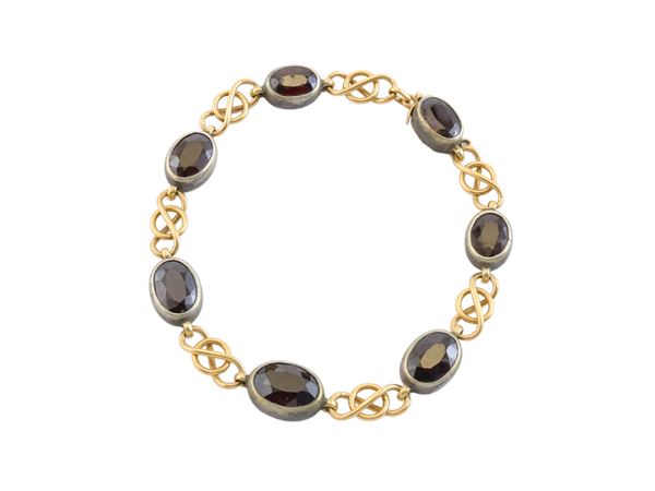 Bracciale in oro, argento e granati  (Prima metà secolo XX)  - Asta Gioielli e Orologi - Maison Bibelot - Casa d'Aste Firenze - Milano