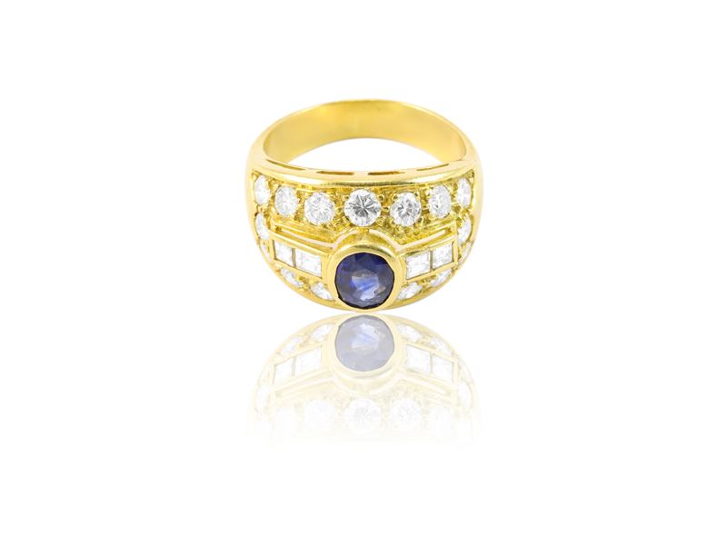 Anello in oro giallo, diamanti e zaffiro
