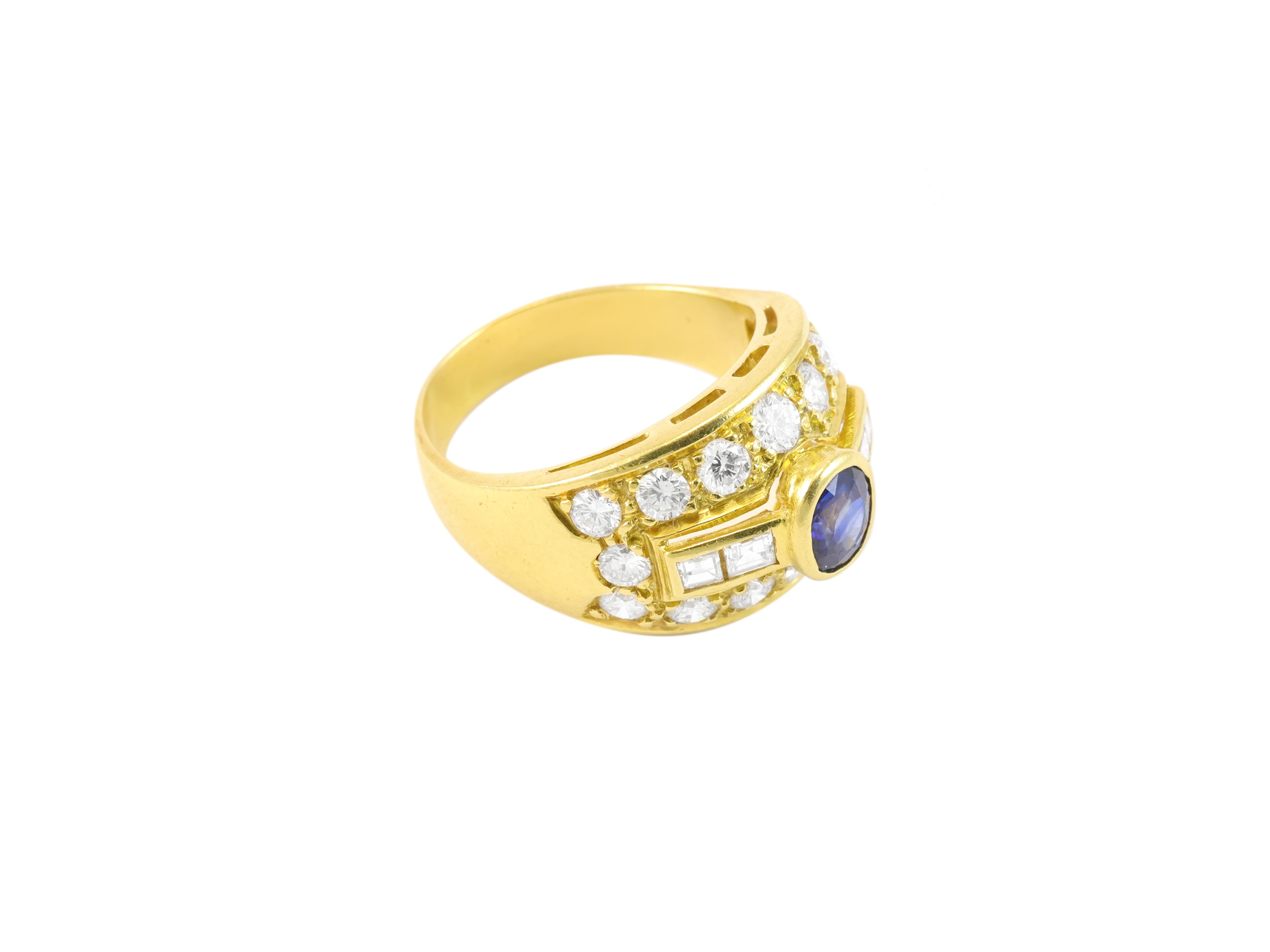 Anello in oro giallo, diamanti e zaffiro