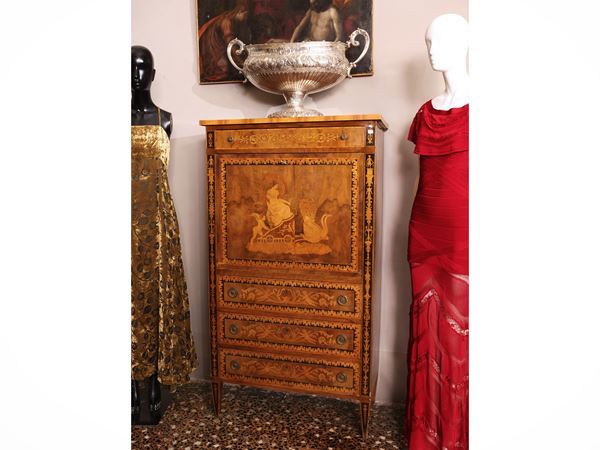 Secretaire impiallaccaito in noce ed altre essenze