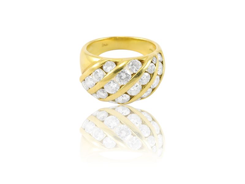 Anello in oro giallo e diamanti