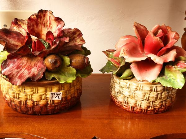 Due scatole circolari in ceramica