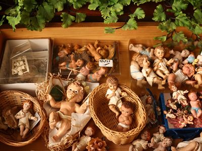 Collezione di Gesù Bambini, varie dimensioni e materiali