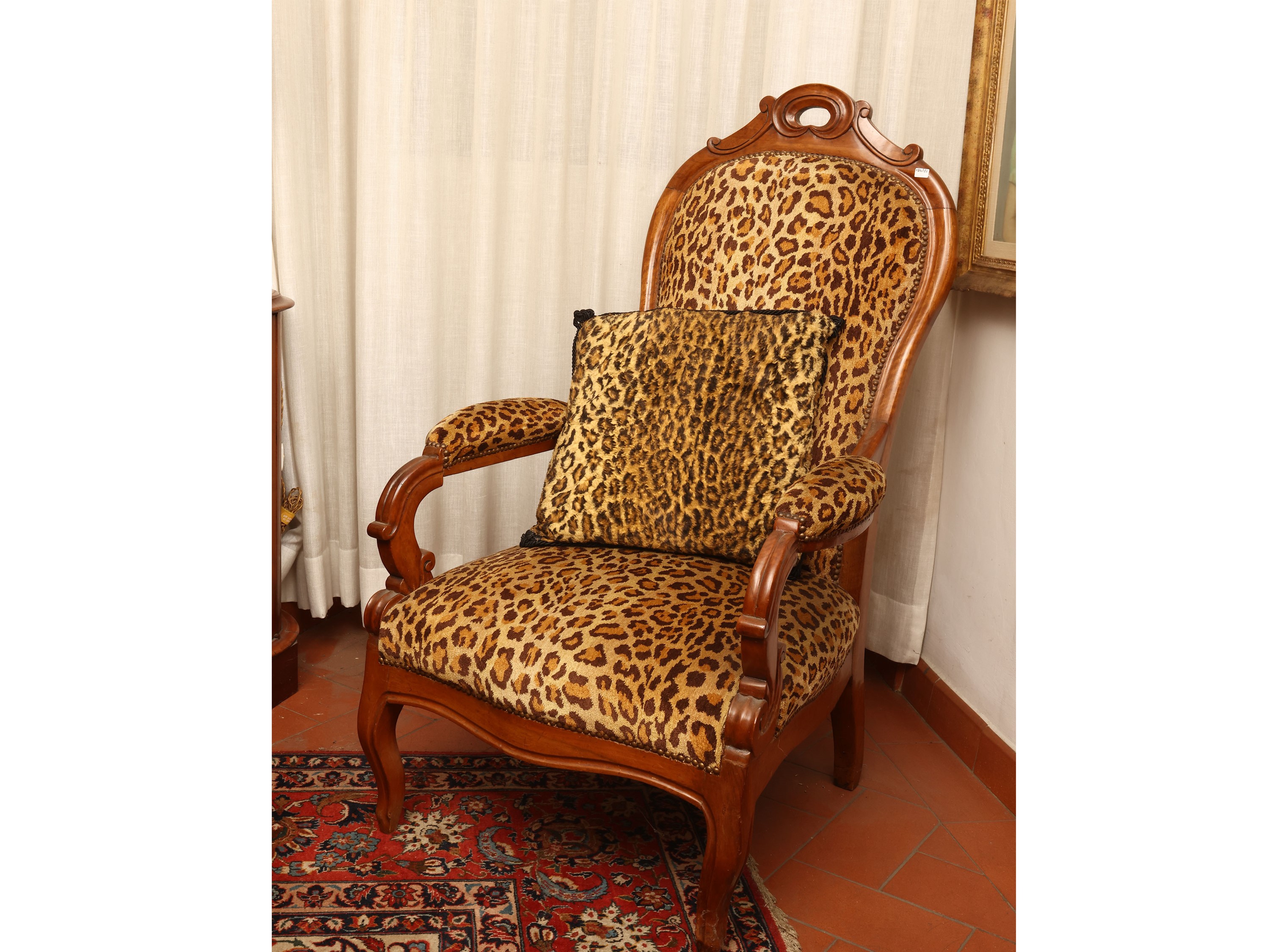 Poltrona in noce, rivestita in tessuto animalier, seconda metà del XIX secolo