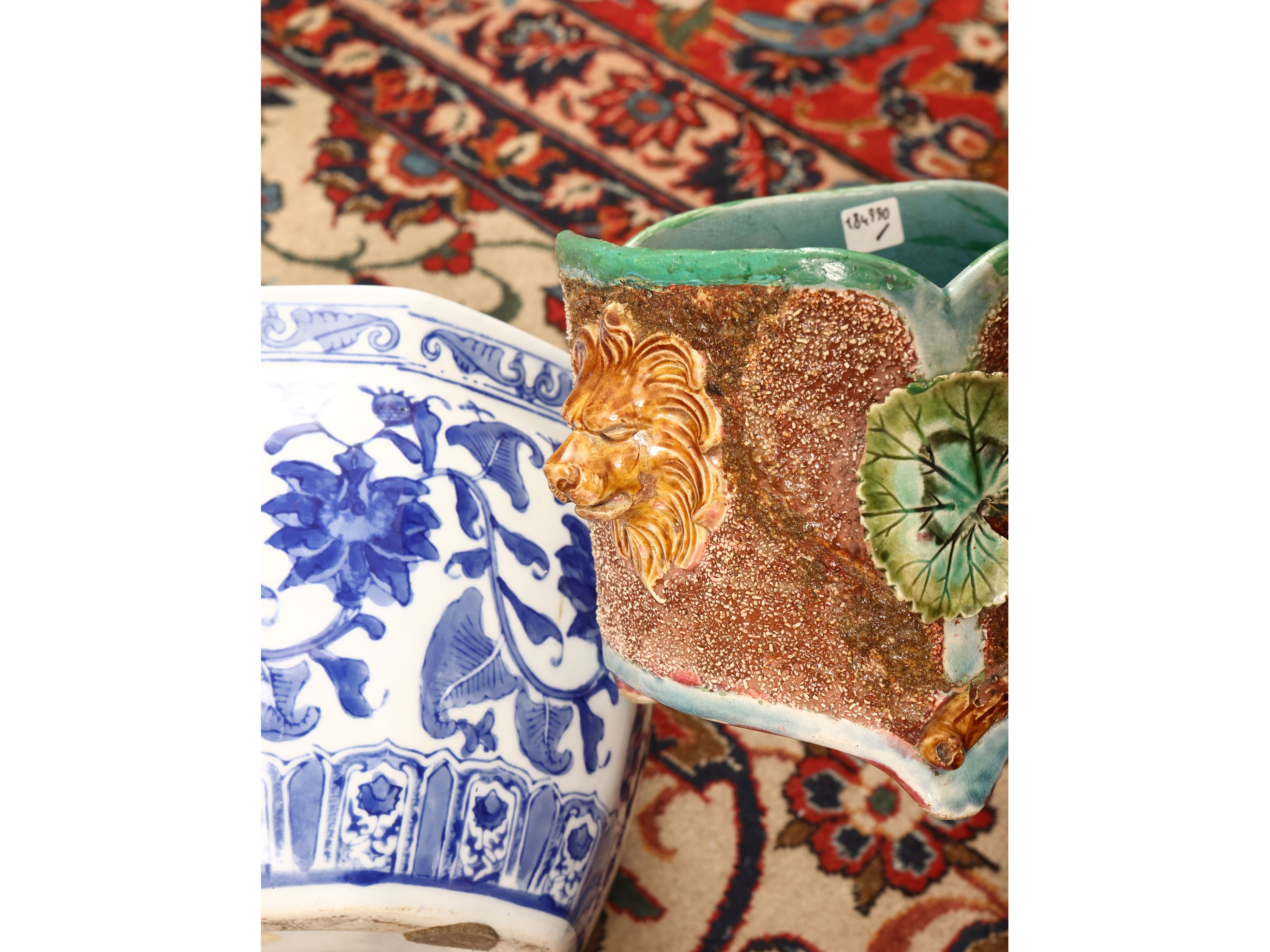 Oggetti decorativi per esterni, vaso mediceo in rame e pigna in terracotta