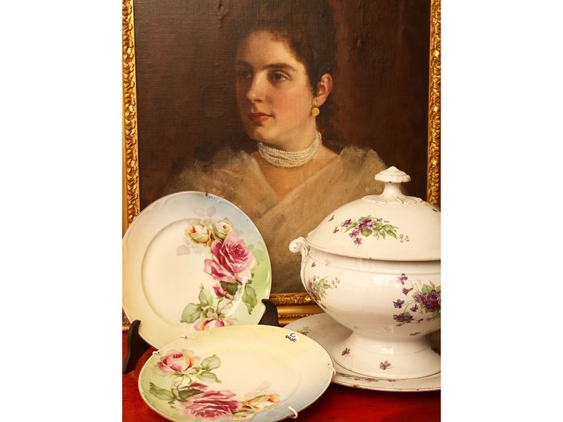 Ginori, Coppia di piatti in porcellana decorati con tralci di rose