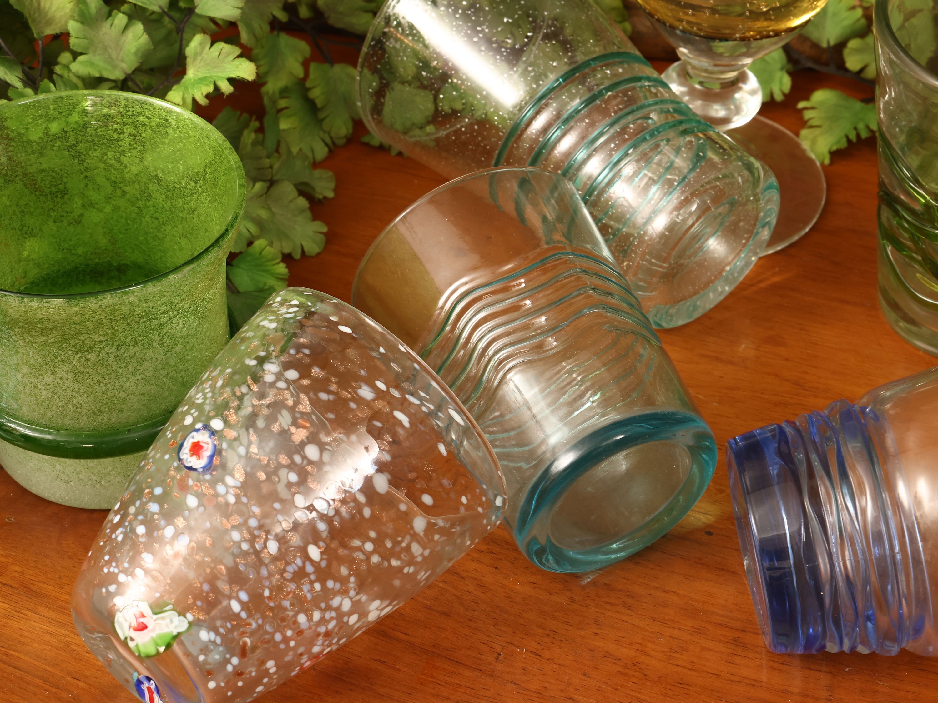 Assortimento di bicchieri decorativi per aperitivi, composto da 6 calici e 8 tumbler