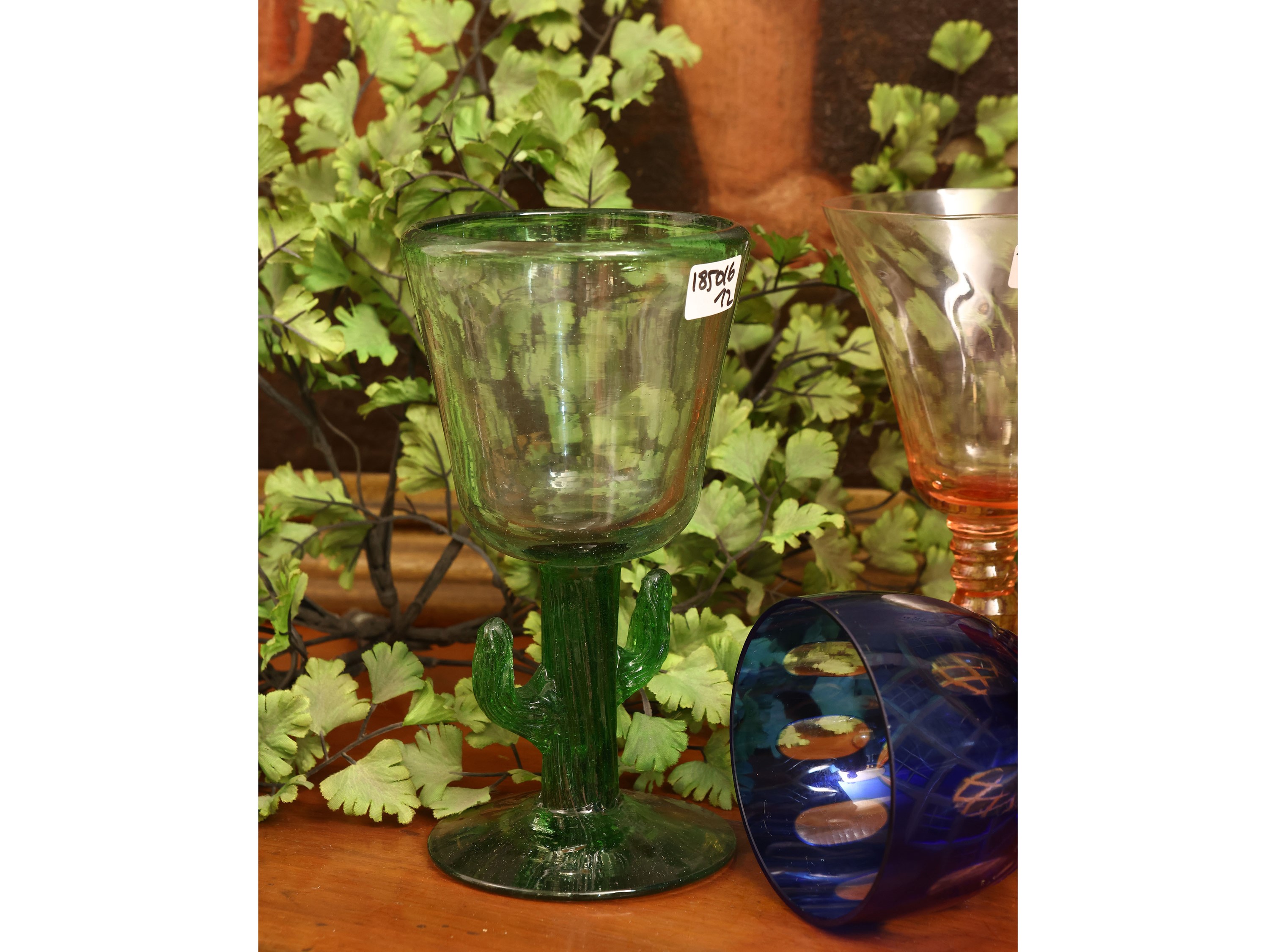 Set di dodici bicchieri da aperitivo, sei tumbler arlecchino e sei calici in cristallo molato