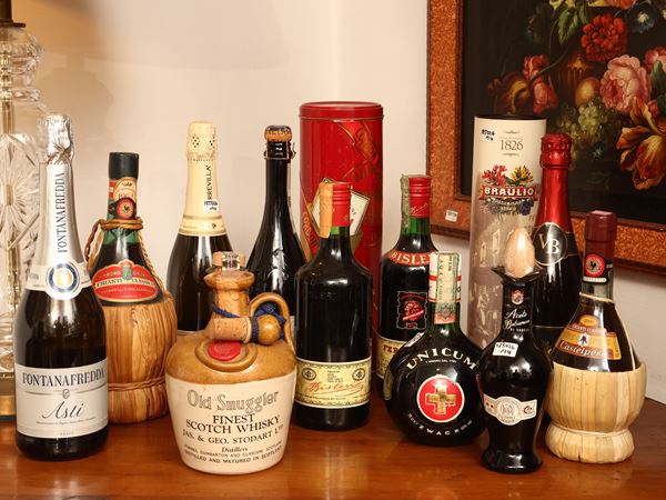 Assortimento di liquori e vini