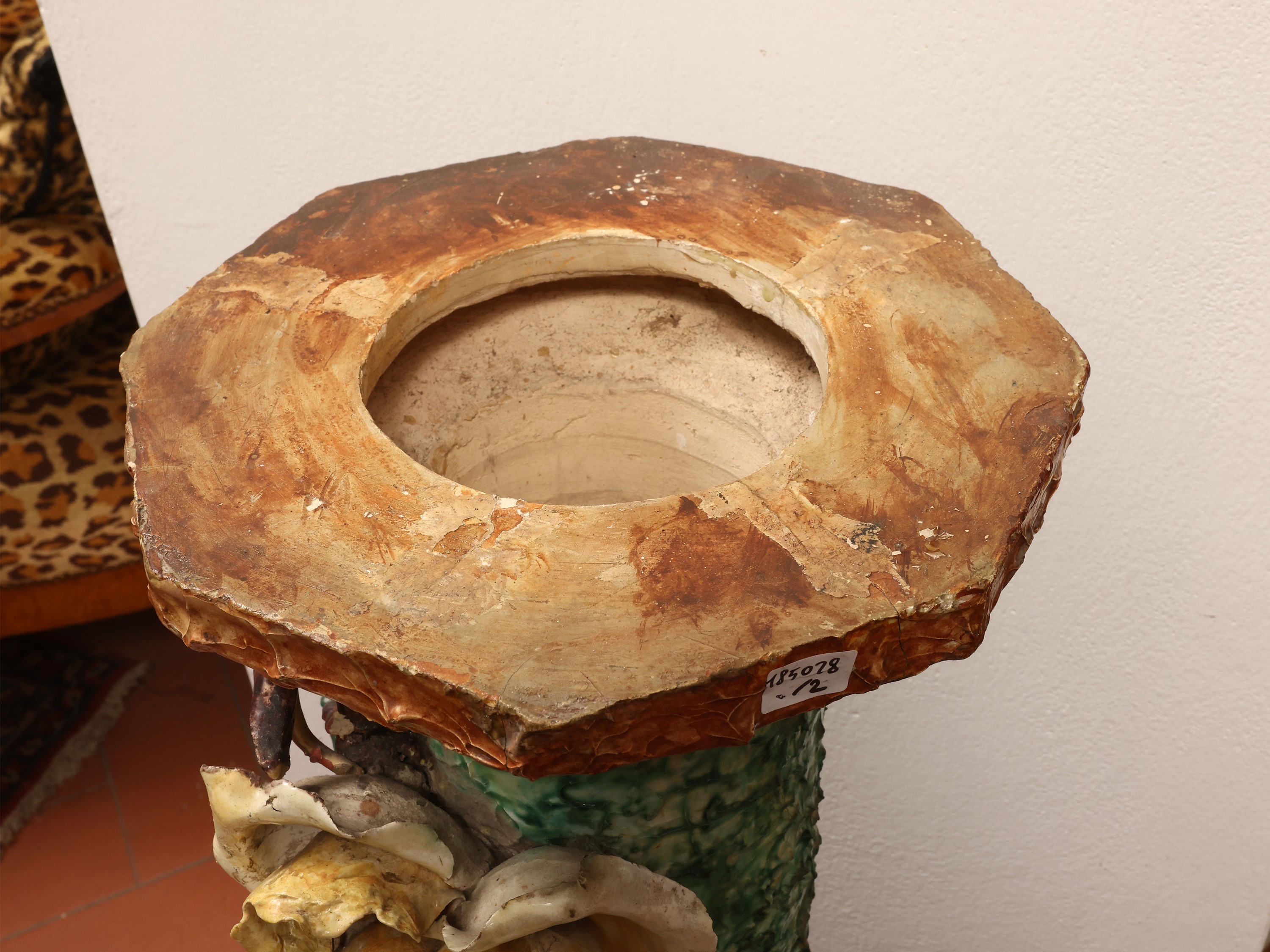Colonna portavasi, ceramica policroma, XIX/XX secolo (Italia meridionale)
