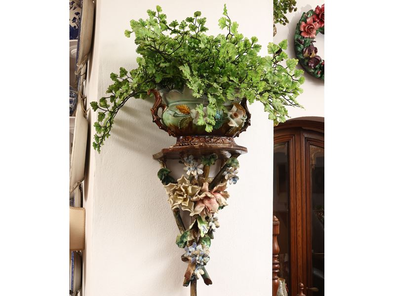 Mensola floreale in ceramica policroma