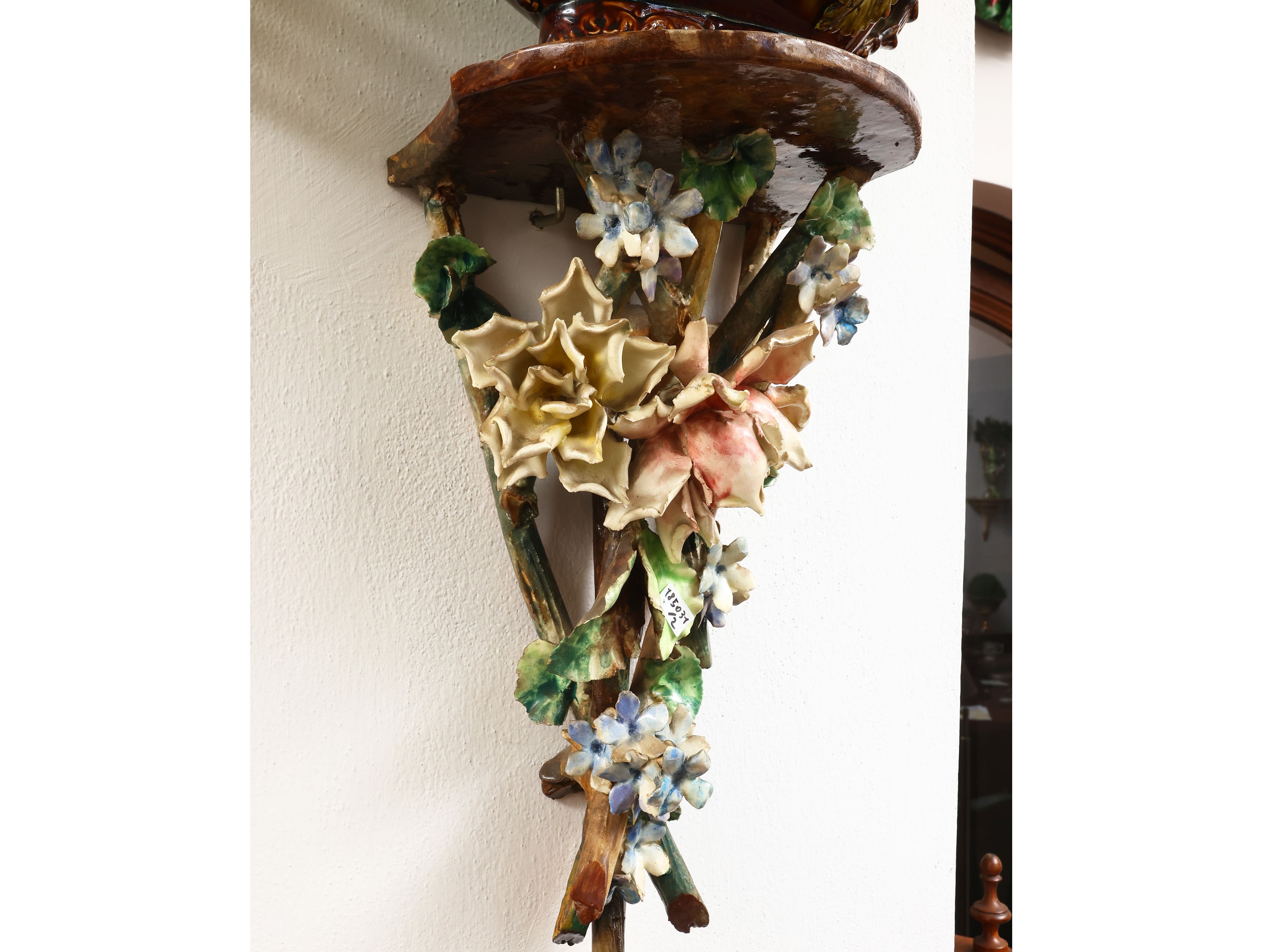 Mensola floreale in ceramica policroma