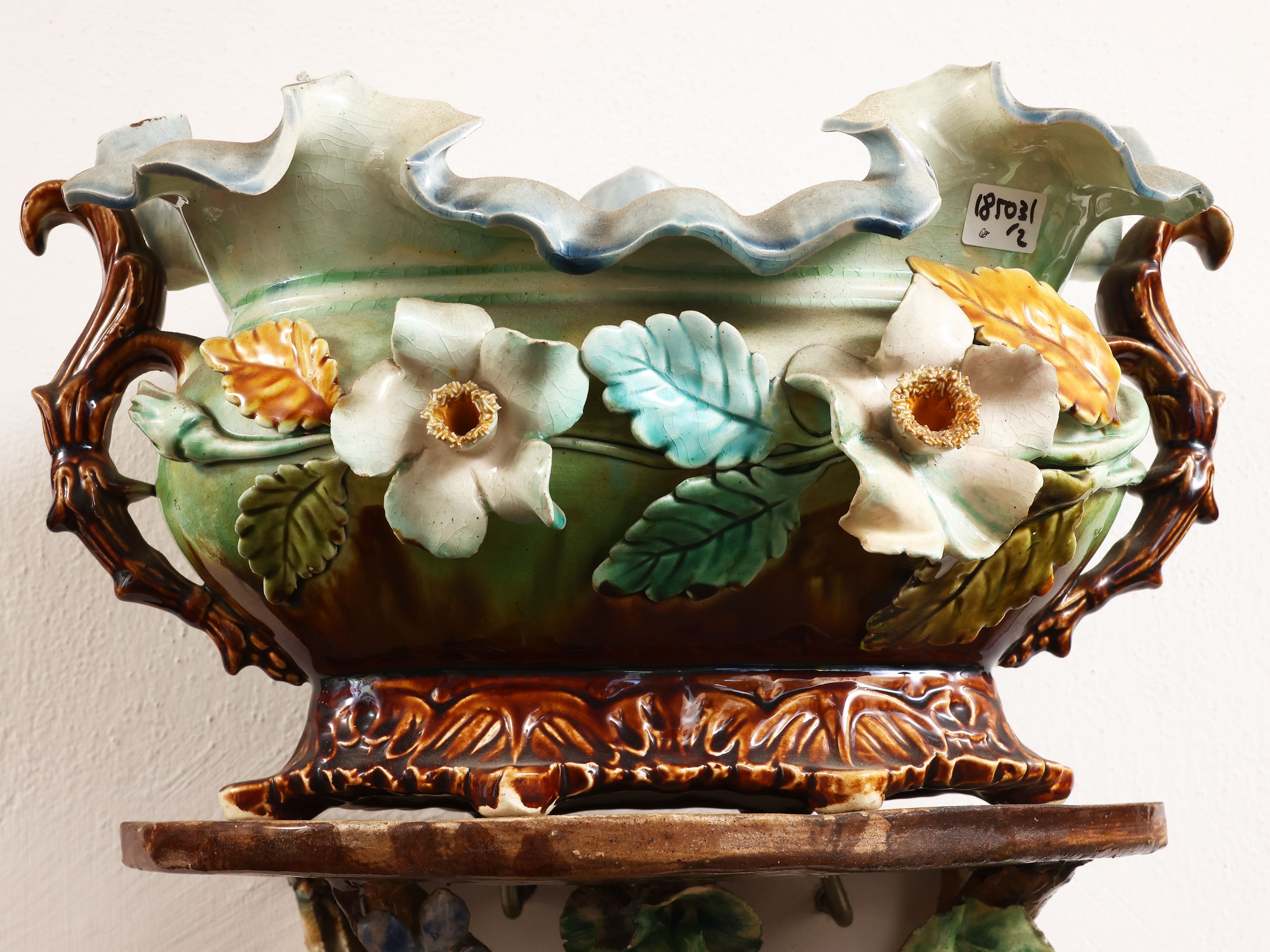 Mensola floreale in ceramica policroma