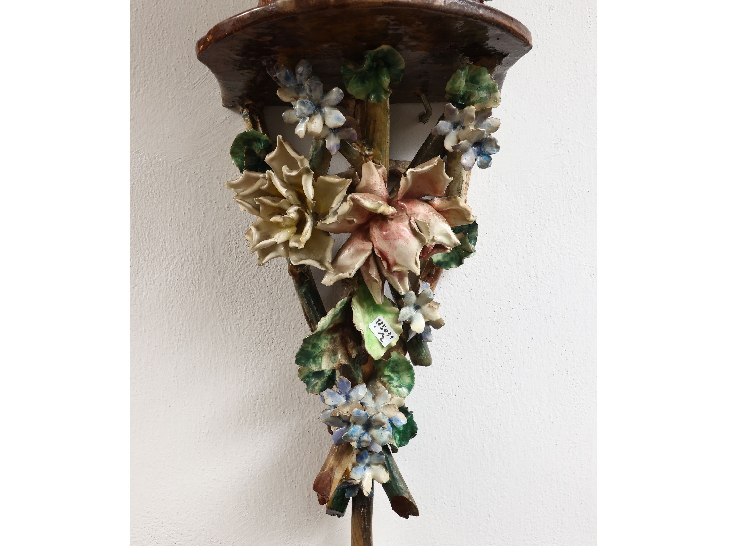 Mensola floreale in ceramica policroma