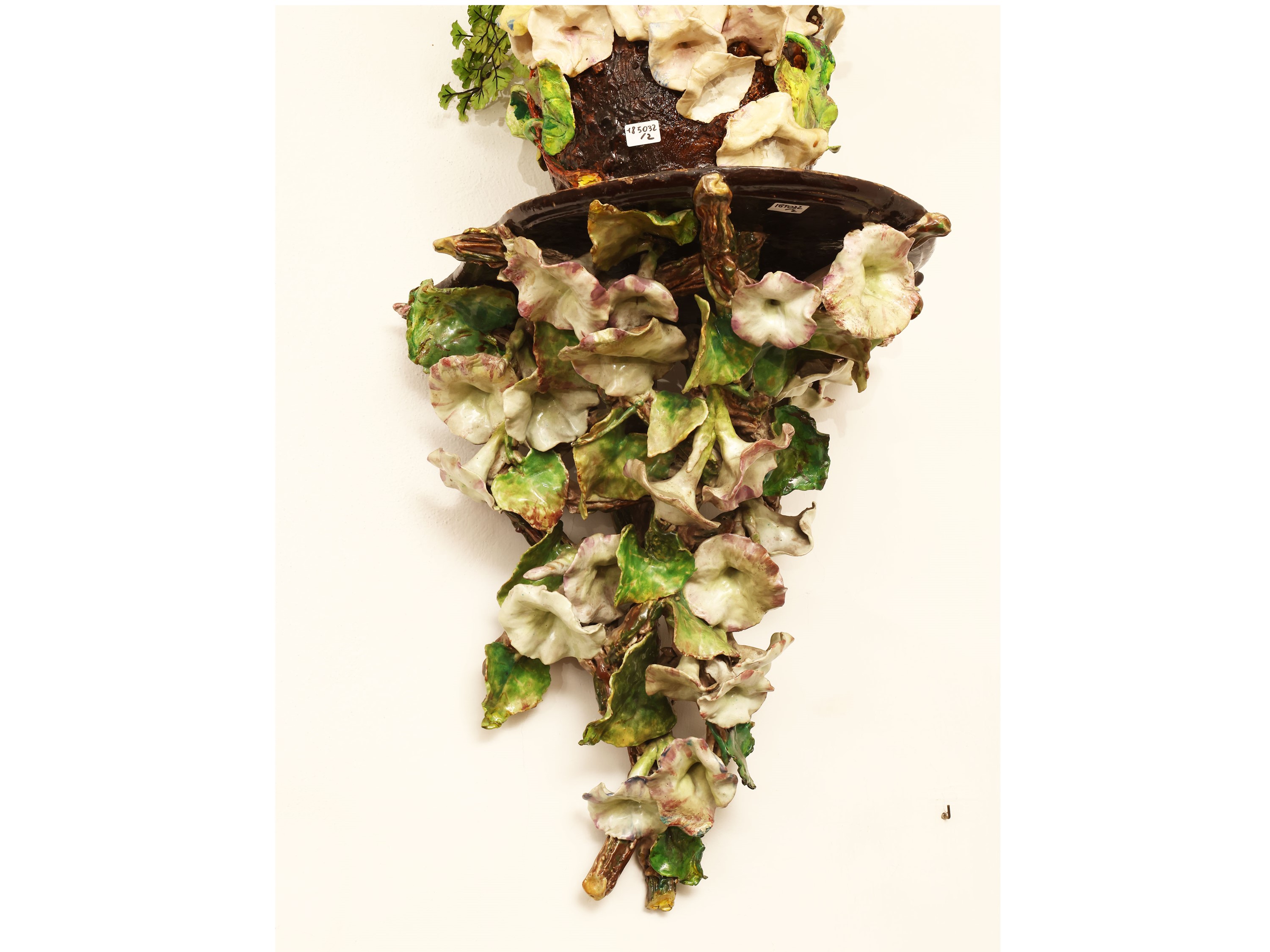 Grande mensola a muro in ceramica policroma