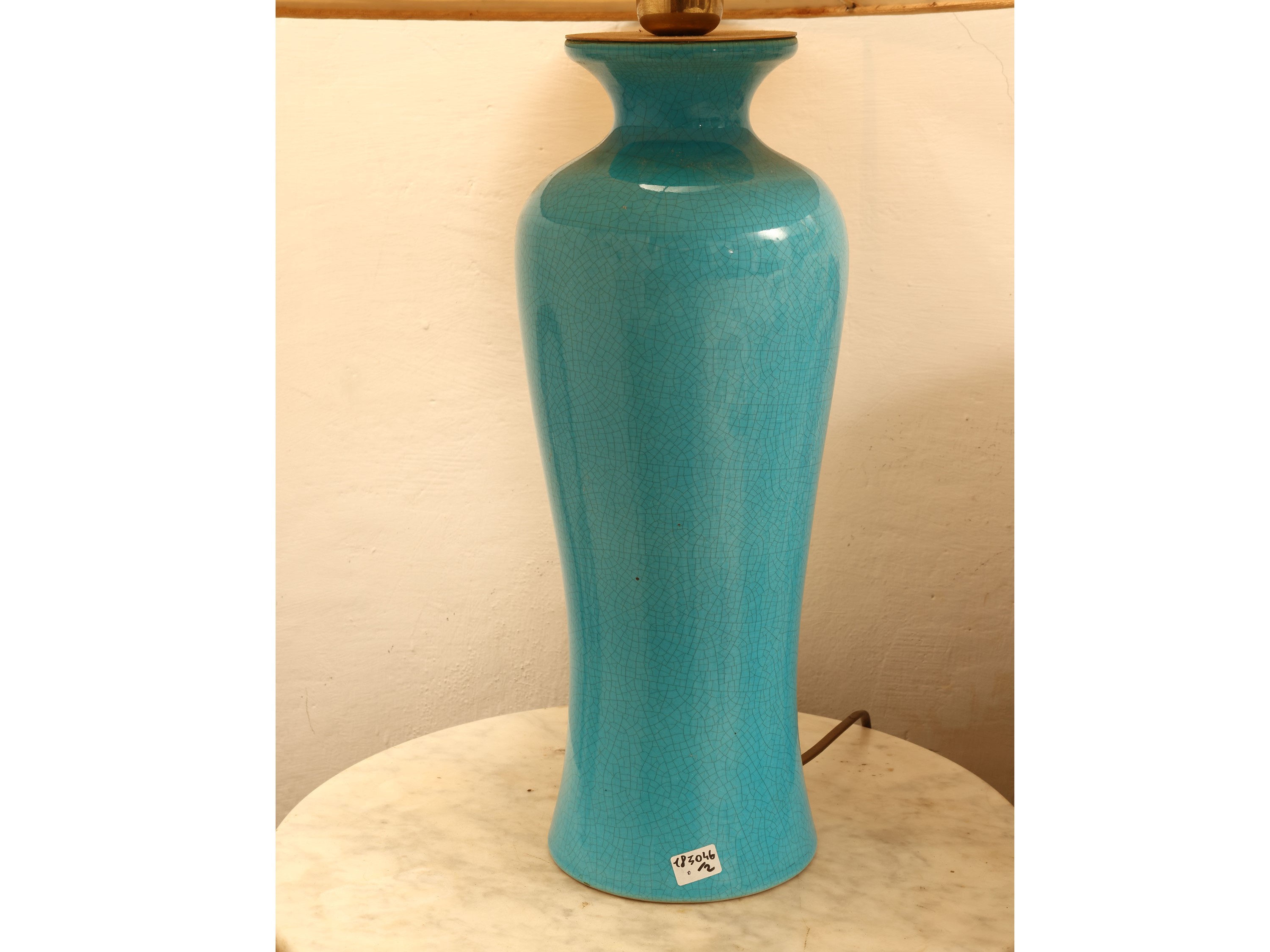 Coppia di lumi da tavolo in ceramica color turchese, h cm 40/75