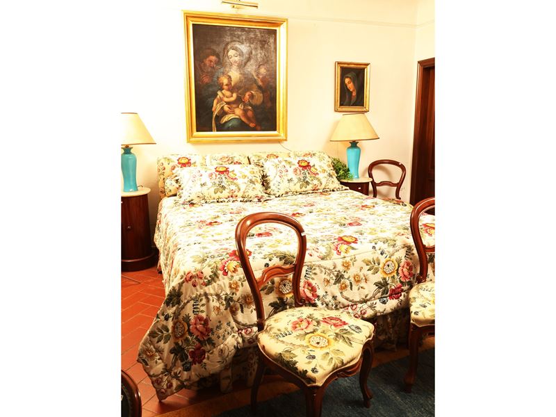 Letto matrimoniale imbottito in tessuto floreale