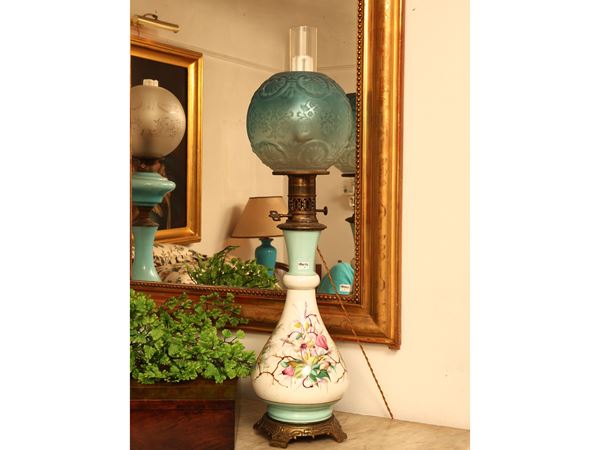 Lume ad olio in opaline bianca e verde acqua