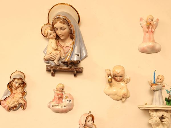 Collezione di piccole immagini devozionali in ceramica