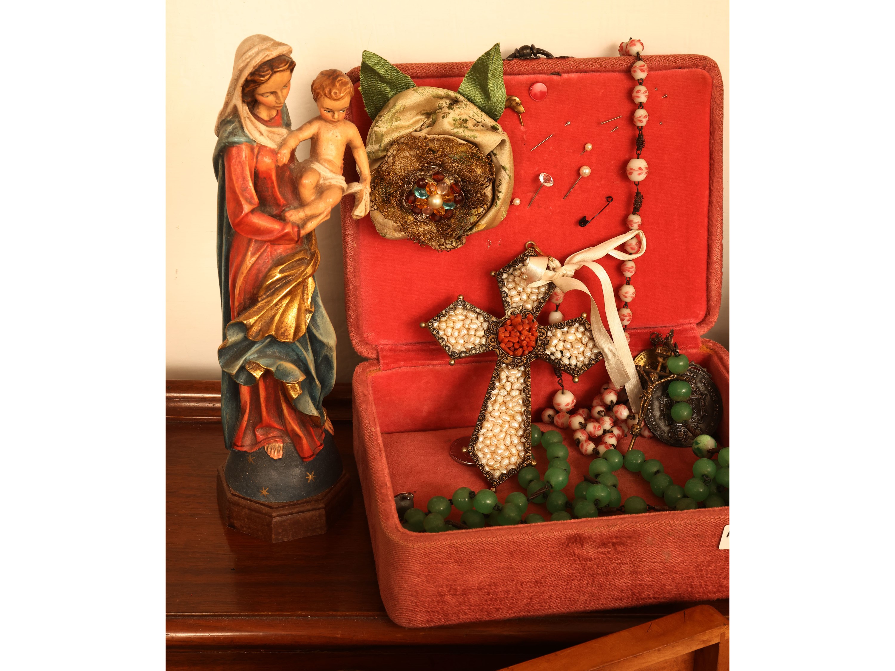 Curiosità devozionali, rosari e oggetti religiosi
