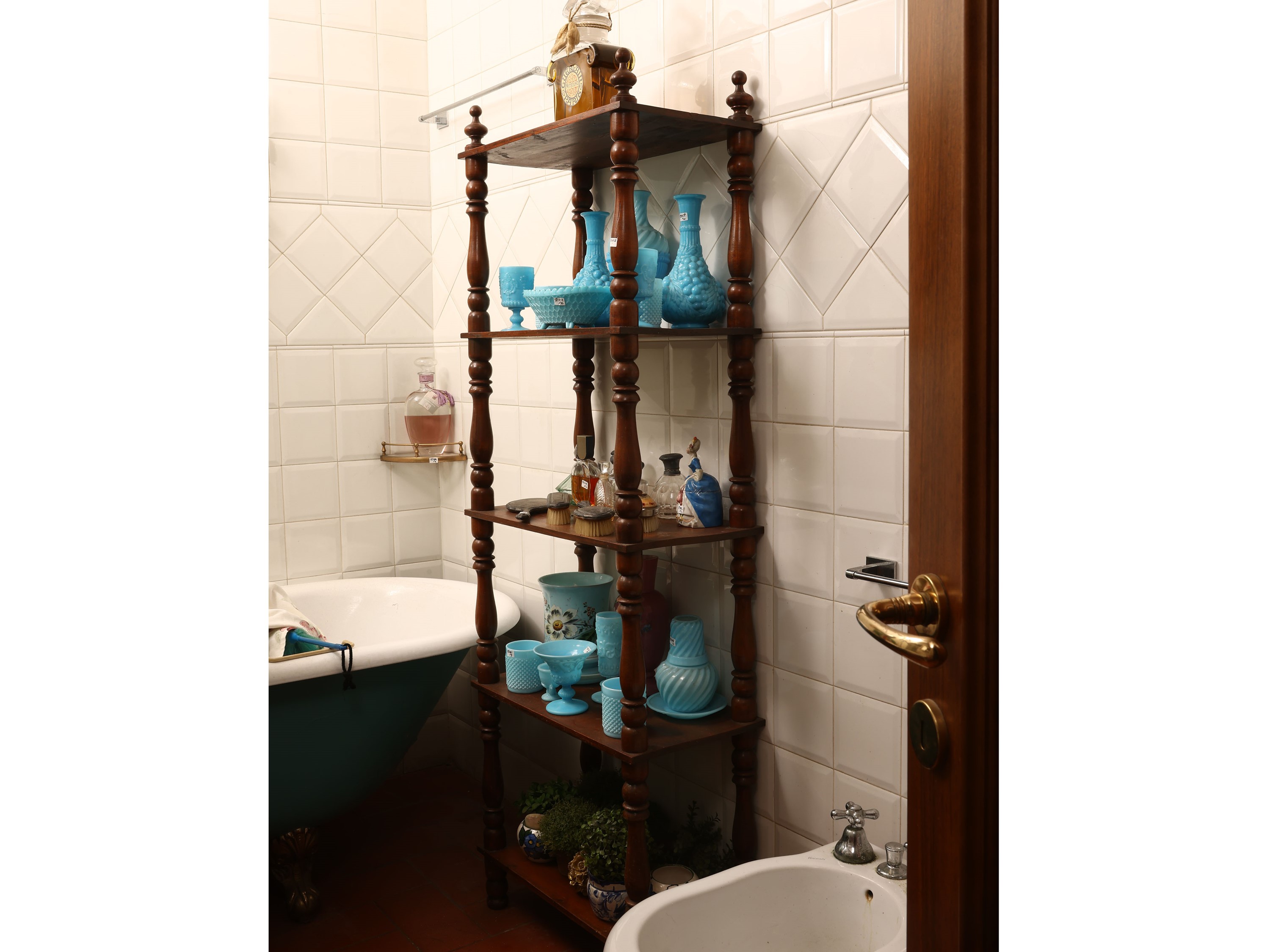 Etagere in noce, metà del XIX secolo