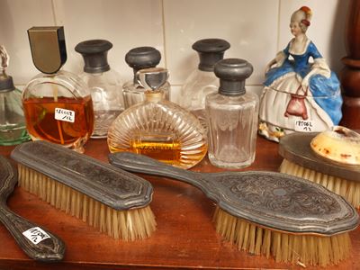 Assortimento di accessori da toilette d'epoca, XIX/XX secolo
